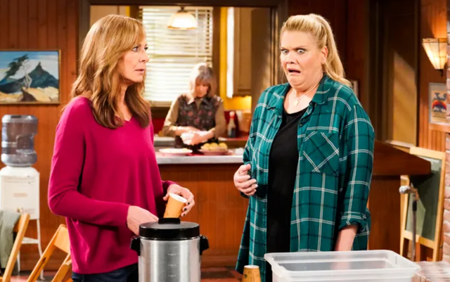 <p>Alison Janney and Kristen Johnston in Mom</p>