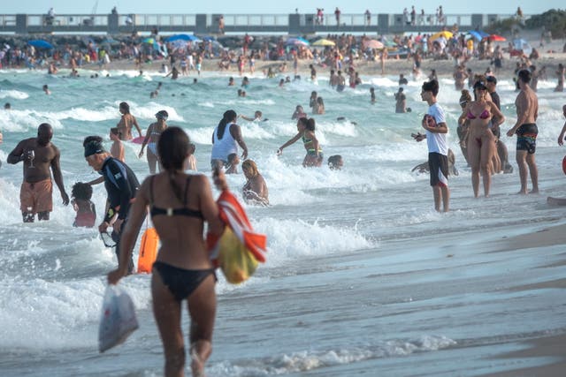 Los vacacionistas de las vacaciones de primavera acudieron en masa a las playas de Florida en marzo y abril