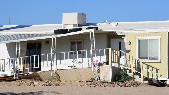 <p>Se ve una casa dañada después de un terremoto de magnitud 6.4 en Ridgecrest, California, el 4 de julio de 2019</p>