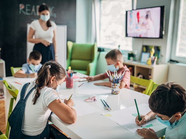 Se descubrió que el aire en las aulas contiene sustancias químicas tóxicas en un estudio realizado en EE. UU.
