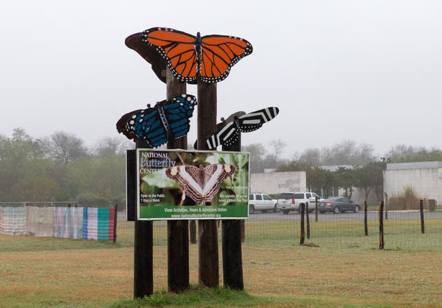 <p>La entrada al Centro Nacional de Mariposas en Mission, Texas. Dicho centro se ha visto envuelto en varias polémicas por parte de la extrema derecha </p>