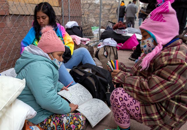 <p>APTOPIX Migration Asylum Ban</p>