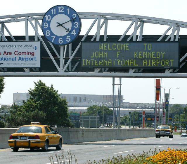 NUEVA YORK-AEROPUERTO-CONATO DE CHOQUE