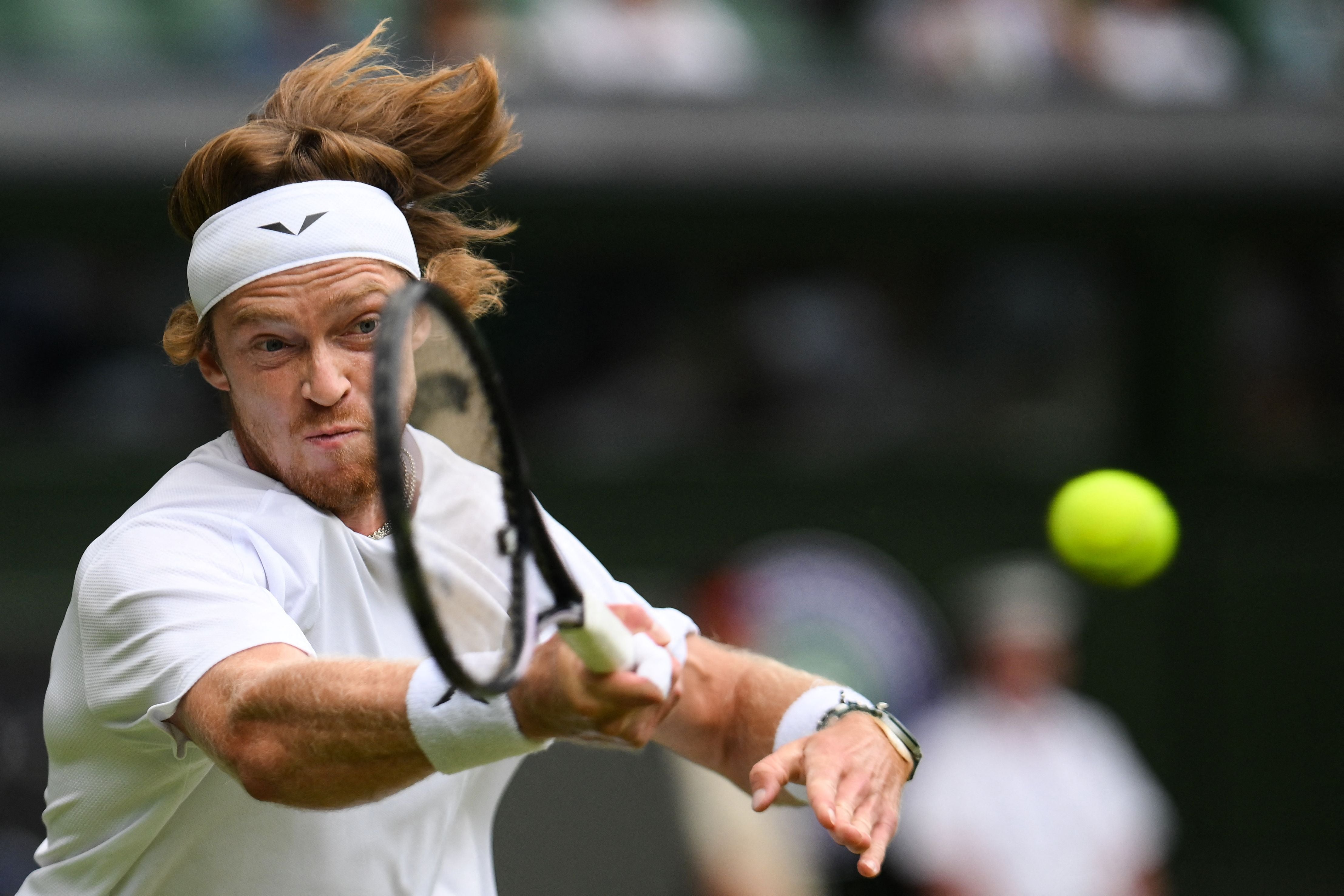 Rublev impressed en route to winning the first set against Djokovic