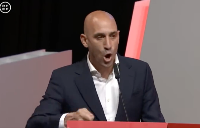 <p>Luis Rubiales refuses to resign from his post as Spanish FA president</p>
