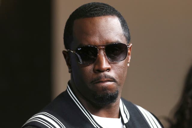 <p>Un gran jurado habría escuchado a un testigo que tiene imágenes de Sean “Diddy” Combs, en la foto, victimizando a otros famosos </p>