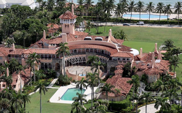 <p>Tras filtrar por accidente planes militares de EE. UU. en Yemen, miembros del chat habrían celebrado con una lujosa cena en Mar-a-Lago, justo después de los bombardeos </p>