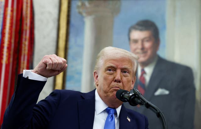 <p>Donald Trump habla en el Despacho Oval</p>