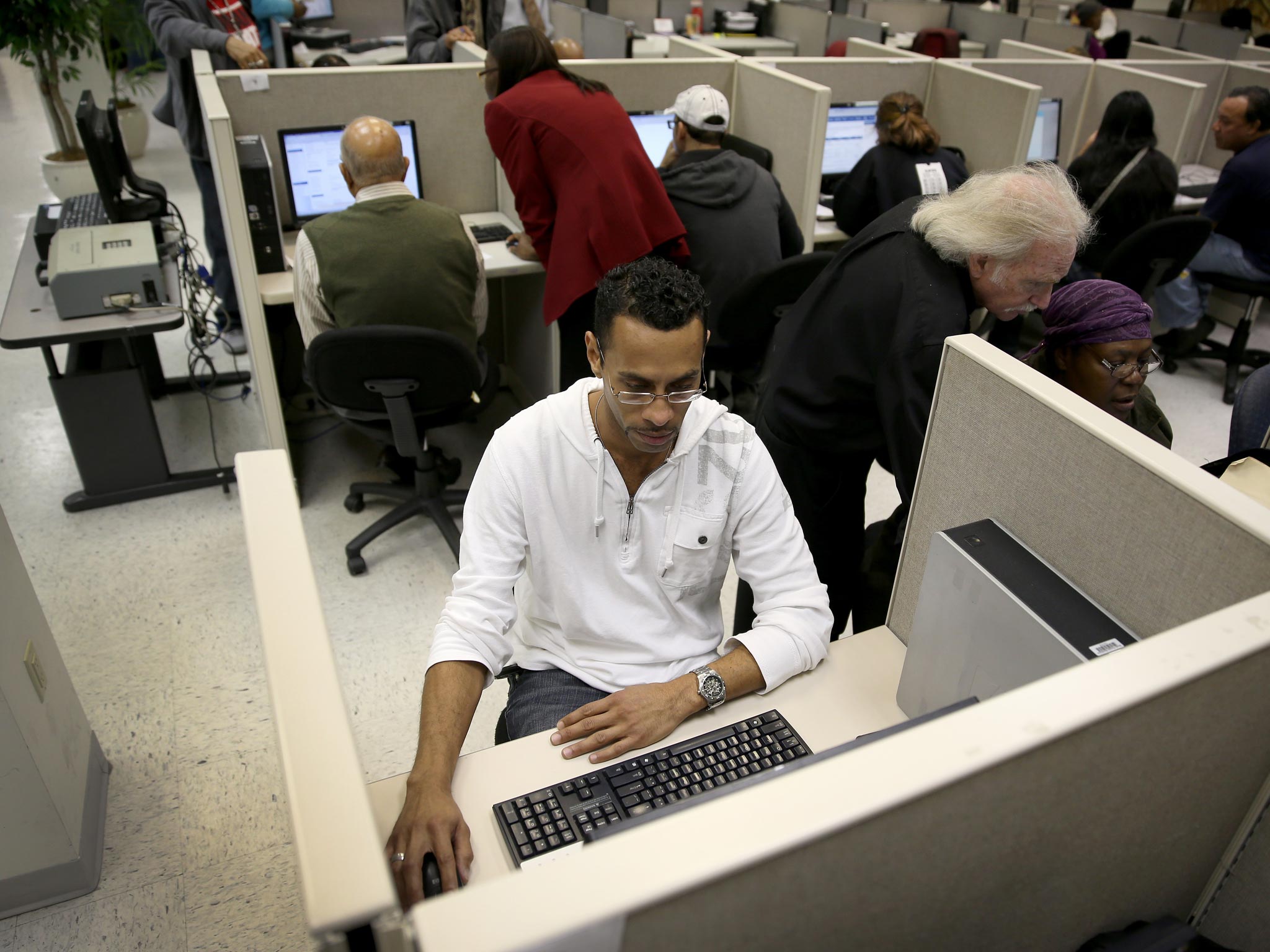 People across the world who spend their working hours staring at a computer screen have changes in their tear fluid typical of those who have been diagnosed with the disease dry eye, according to the results of a new study.