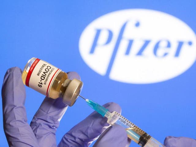 <p>Pfizer ha acordado vender 10 millones de dosis al Reino Unido en primera instancia.</p>